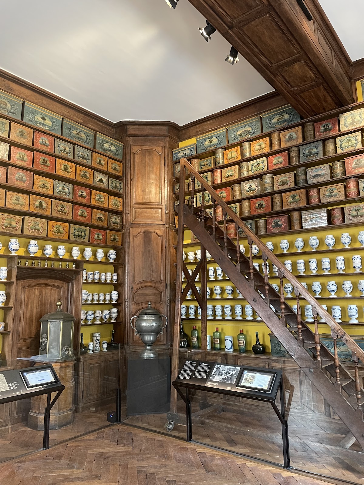 Apothicairerie de l'Hôtel-Dieu-le-Comte