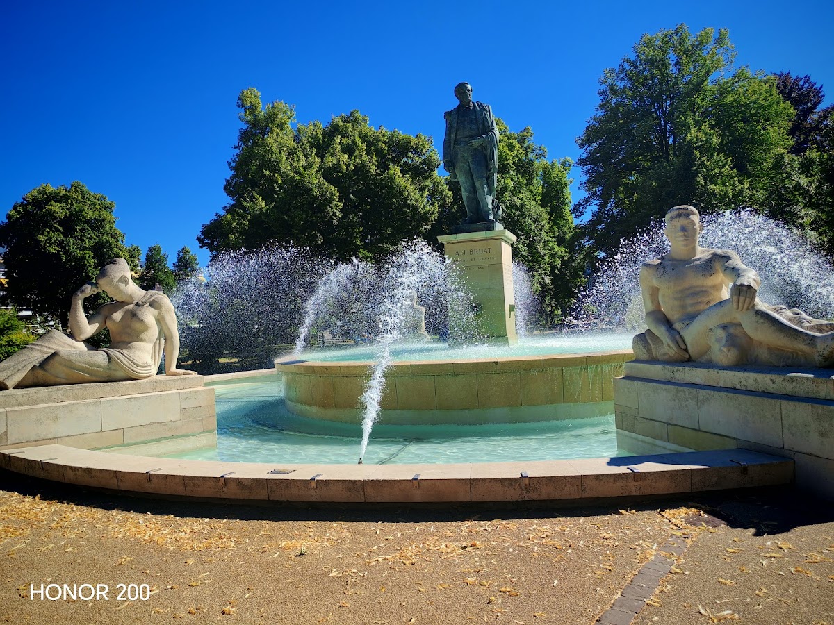 Fontaine dédiée à l'Amiral Bruat